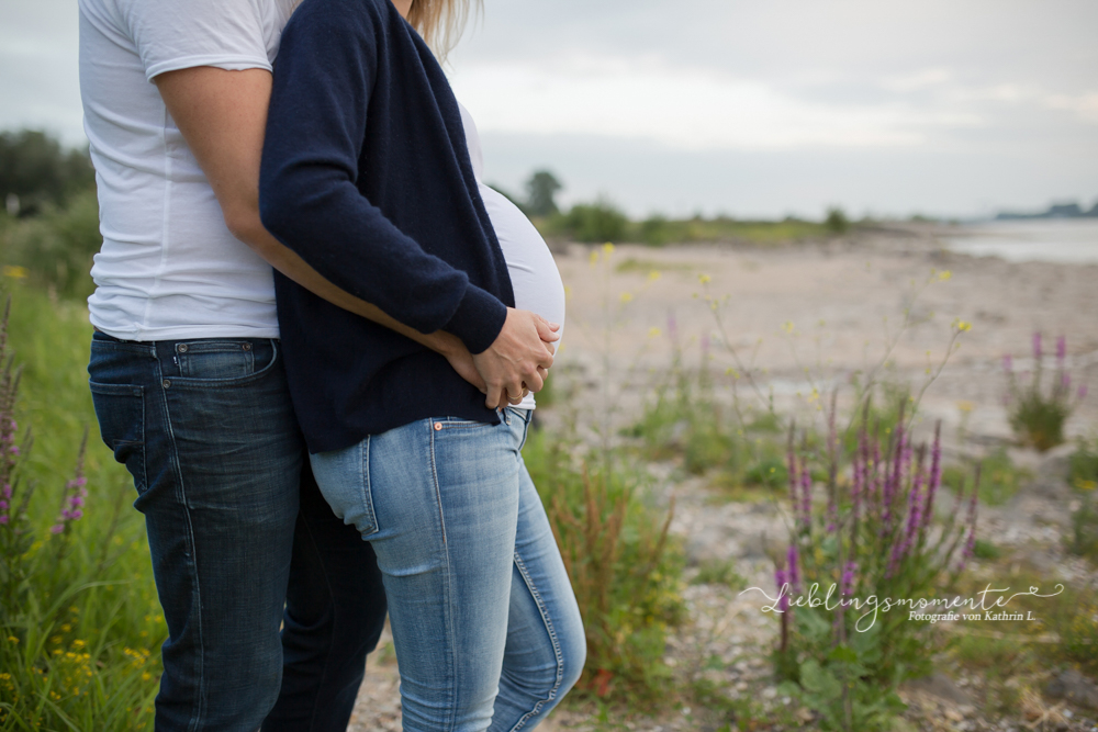 Schwangerschaftsfotos_kaiserswerth_rhein-Ratingen-hoesel-breitscheid_heiligenhaus_Duesseldorf_babybauch (10)