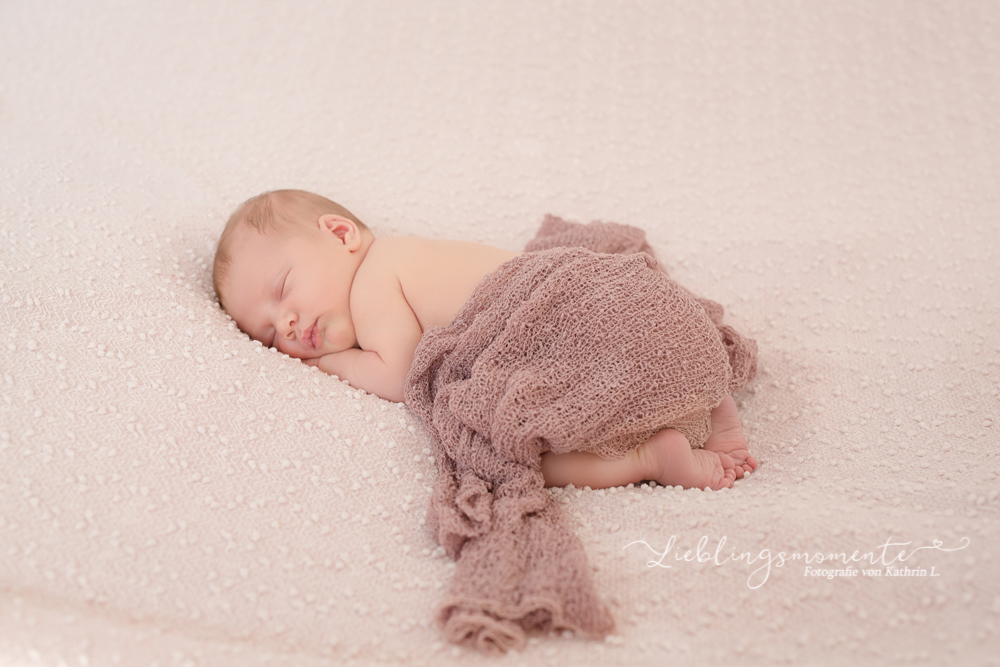 Newborn_fotografin_fotoshooting_hösel_lintorf_heiligenhaus_velbert_düsseldorf (7)